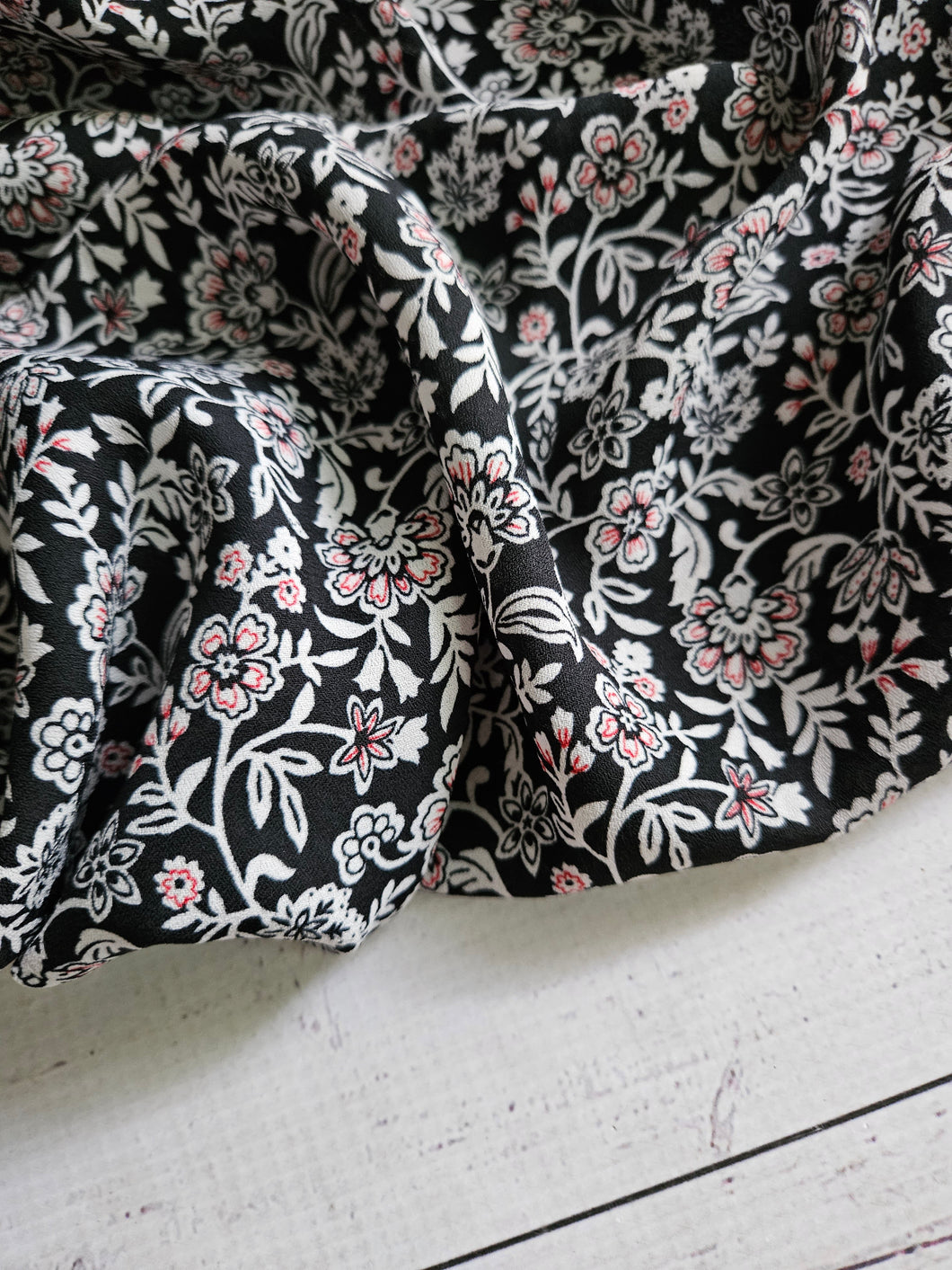 Black & White Vining Petite Floral {by the half yard}
