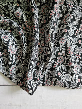 Black & White Vining Petite Floral {by the half yard}