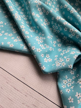 Petite Aqua Daisies Poly Slub {by the half yard}