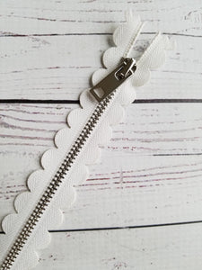 10" White Scallop Zipper