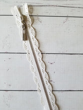 14" White Scalloped Lace Zipper