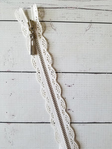 14" White Scalloped Lace Zipper