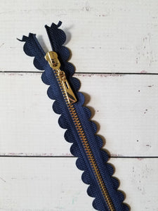 10" Navy Scallop Zipper